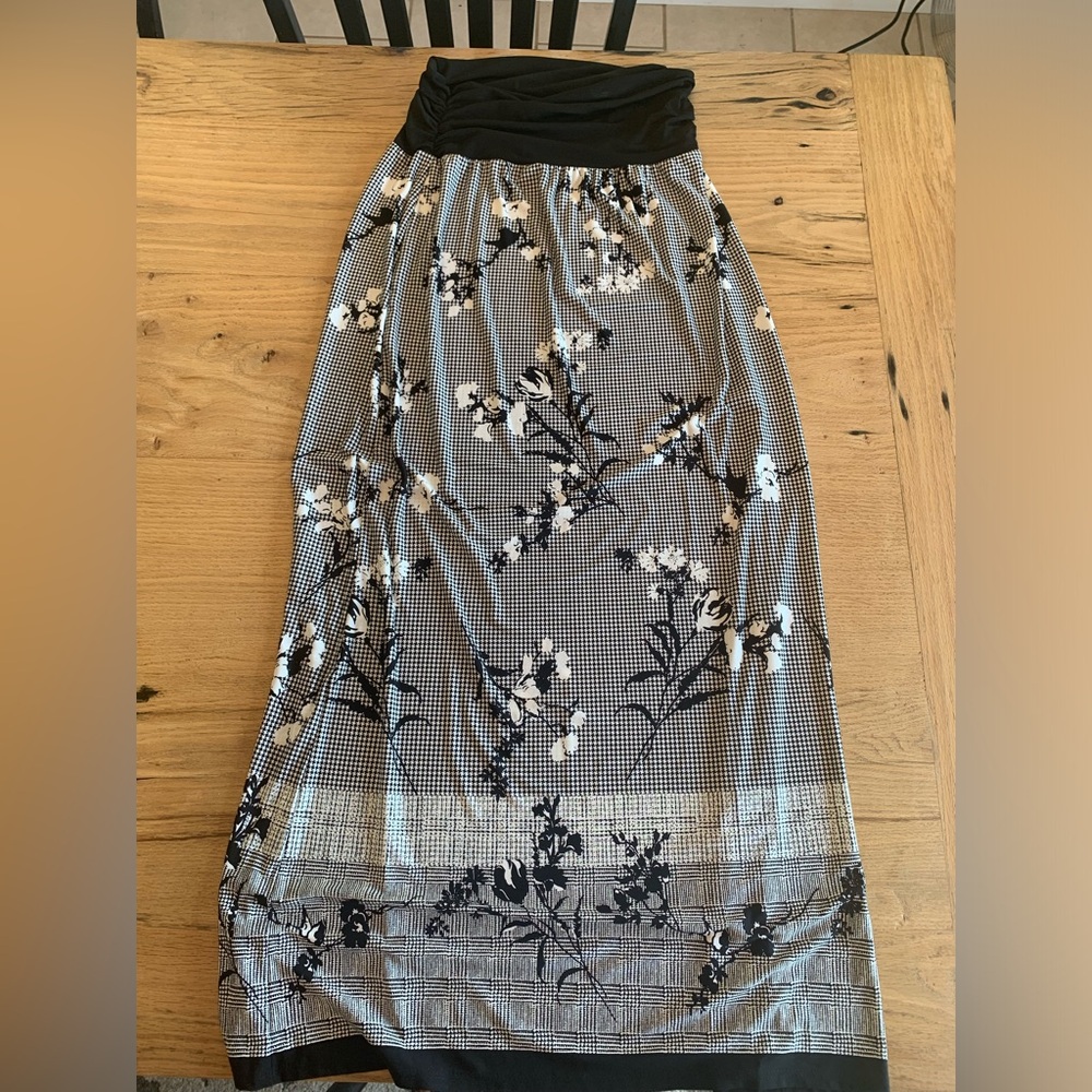 Apt 9 Floral Jersey Maxi Skirt Black White Border Women’s‎ L Preloved